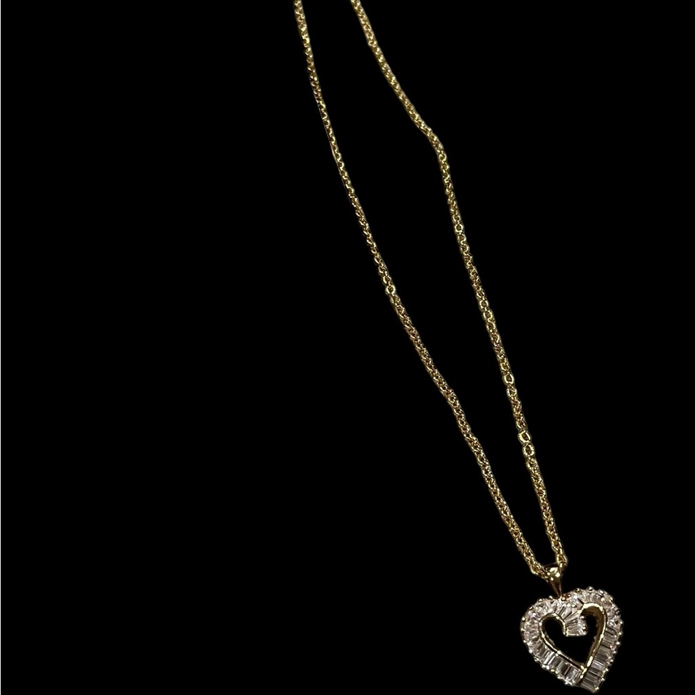 DBJ gold tone, heart pendant with rhinestone baguettes - Picture 3 of 9